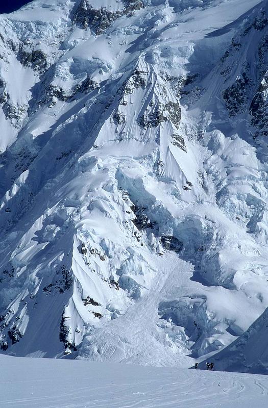 040 Mt McKinley May 1987 Mt Hunter Detail.jpg